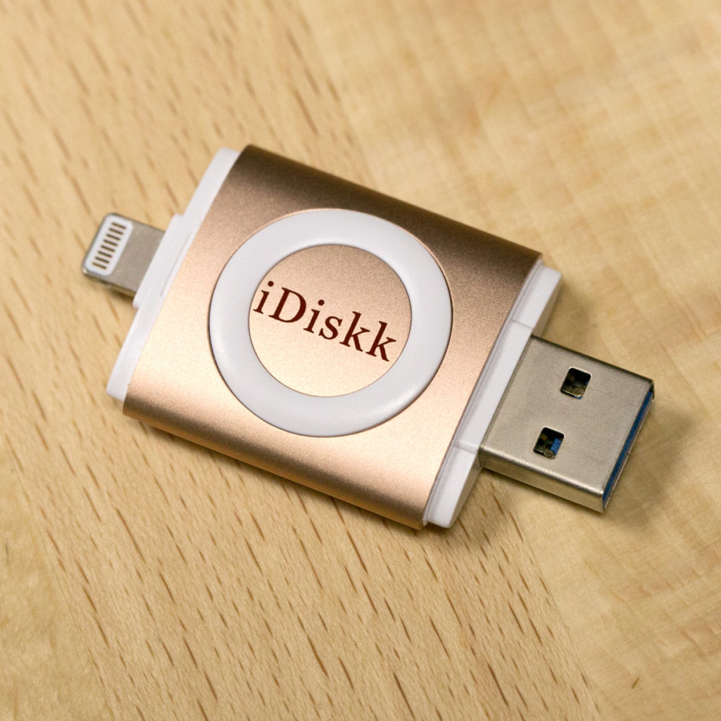 『iDiskk』の本体は、一般的な小型のUSBメモリーとほとんど同じ