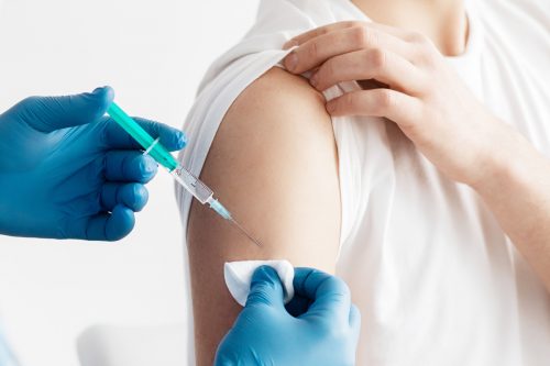 コロナワクチンは肩への筋肉注射
（イメージ）