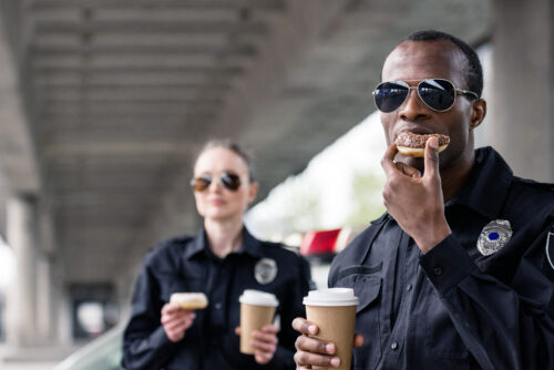 言うまでも無く、こんな感じの警察官さんではなく、ドーナツも食べていませんでしたが