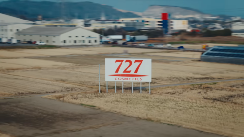 『727』の看板