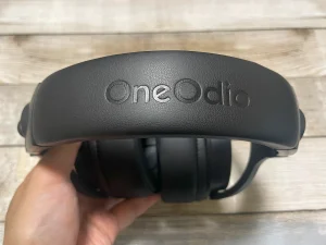 OneＯdio Monitor60 上面にはロゴ