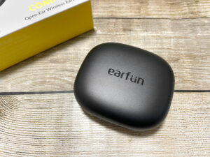 EarFun『Open Jump』ケース上面