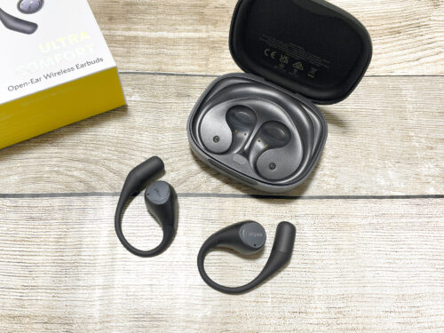 EarFun『Open Jump』左右のイヤホンと、充電ケース