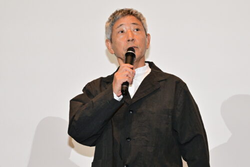 主⼈公・阿久津の現在パートの声を担当した⼩林薫氏