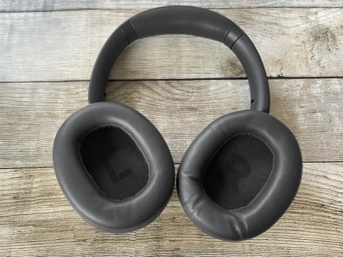 イヤーパッドの内側には大きくRとLが記載 HAYLOU S40