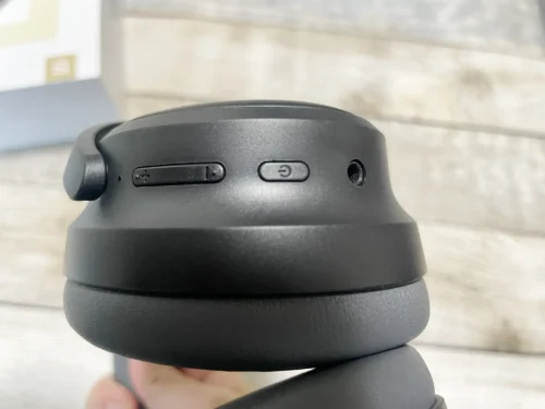 Space Pro R側 ボリュームと電源操作ボタン