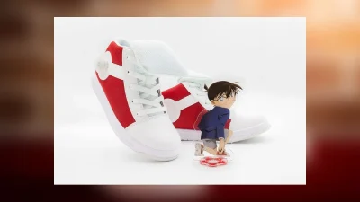 アキレスからアニメ『名探偵コナン キック力増強シューズ』30周年記念で再販決定！ 描き下ろしアクスタ付属 記事サムネイル