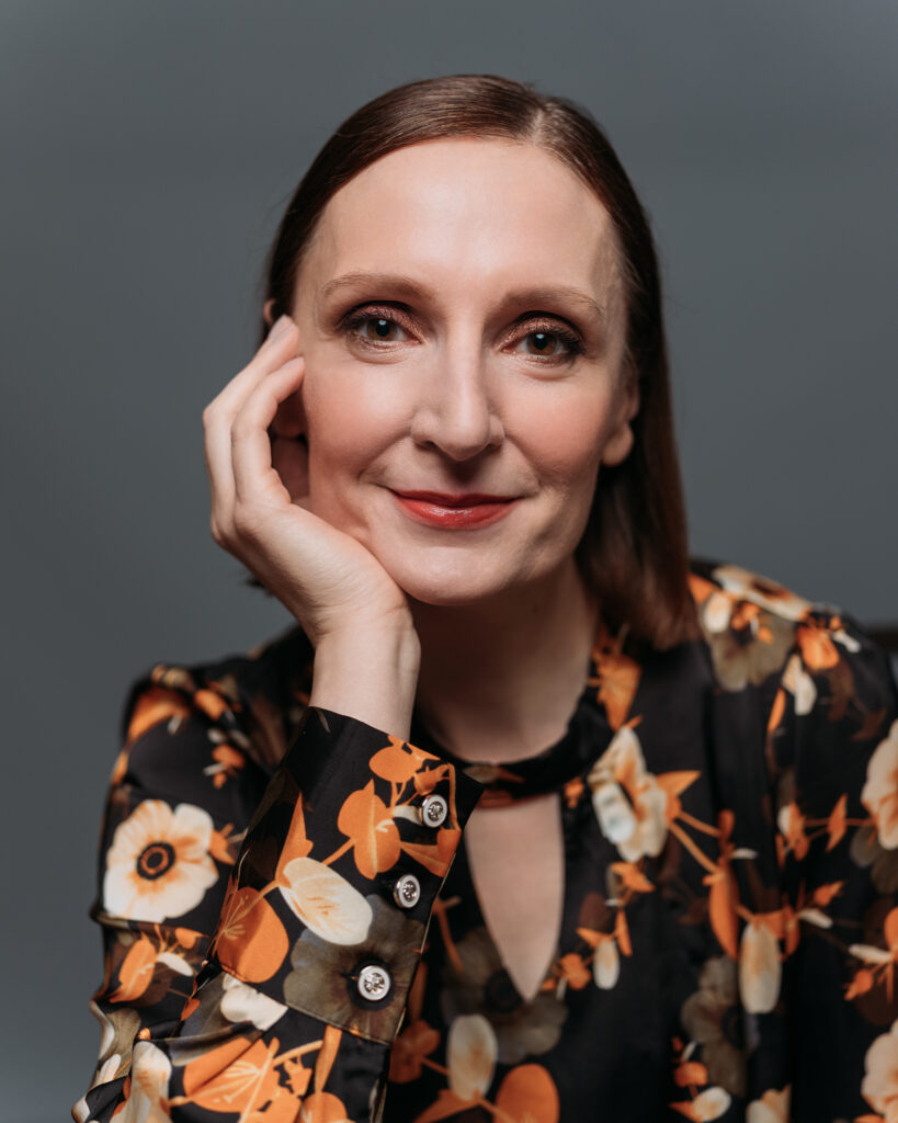 ノラ・トゥーミー 氏