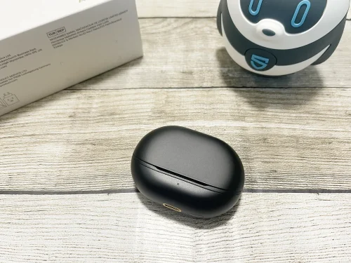 Air5 Pro+ ケース 表面