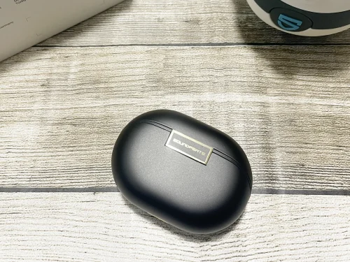 Air5 Pro+ ケース蝶番側（裏面）