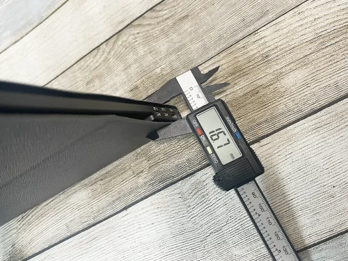 KOORUI E1511A 厚みをノギスで測定