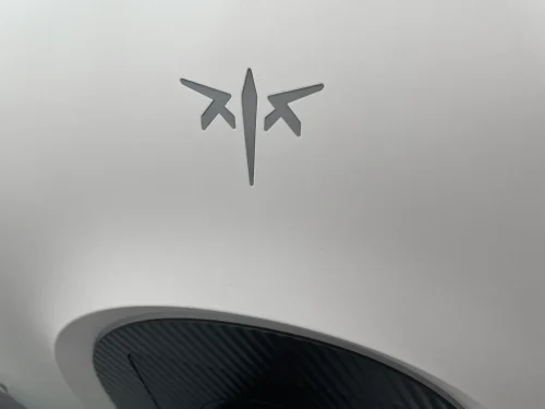 他製品の光るロゴ写真（同社他製品 H27P6）